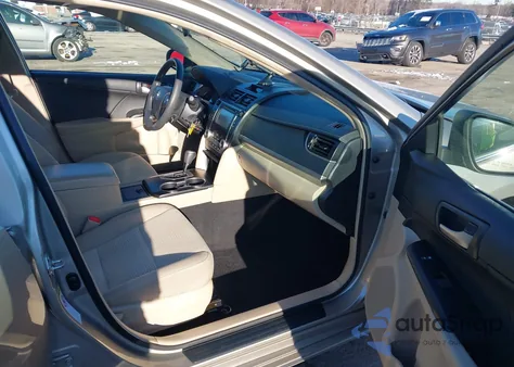 2014 Toyota Camry Le z USA, uszkodzony, nr VIN 4T1BF1FK4EU775791
